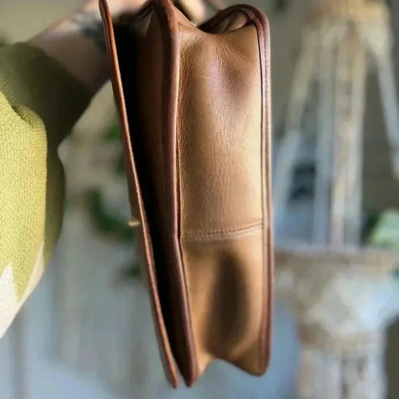 Vintage 1970s NYC Coach Convertible Clutch 397-5137 - British Tan Leather - Picture 11 of 17